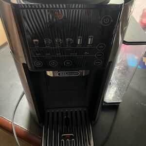 DeLonghi Black Coffee Maker-CAM51025MB